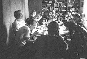 STk:n kirjoittajakurssi Jyv�skyl�ss� 1992. (Kuva: Juhani Hinkkanen)